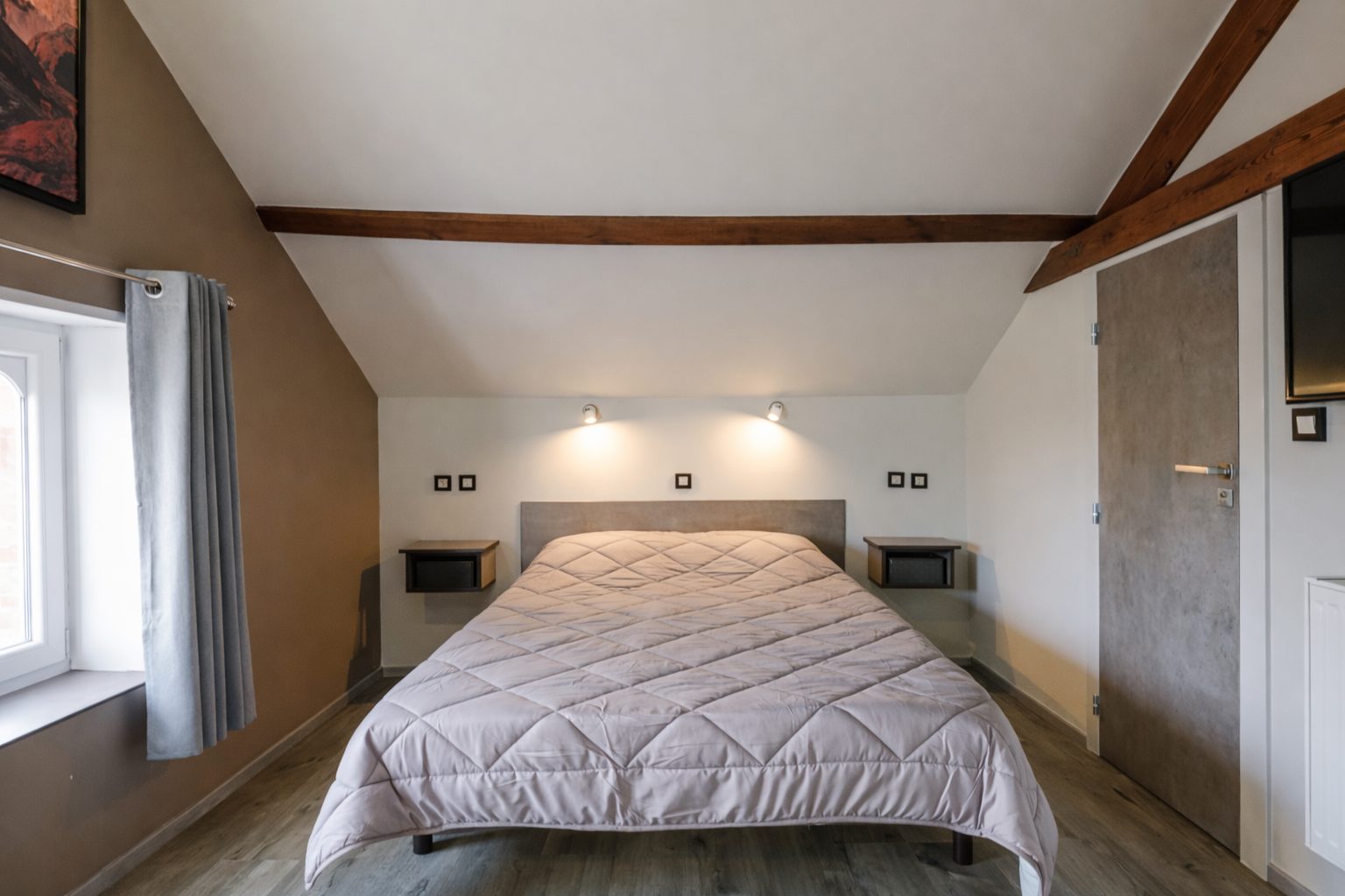 Chambre taupe avec lit double